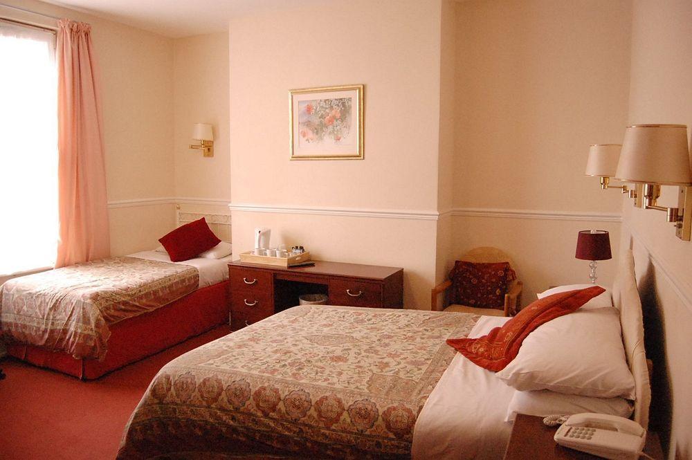 Eurobar & Hotel Oxford Extérieur photo