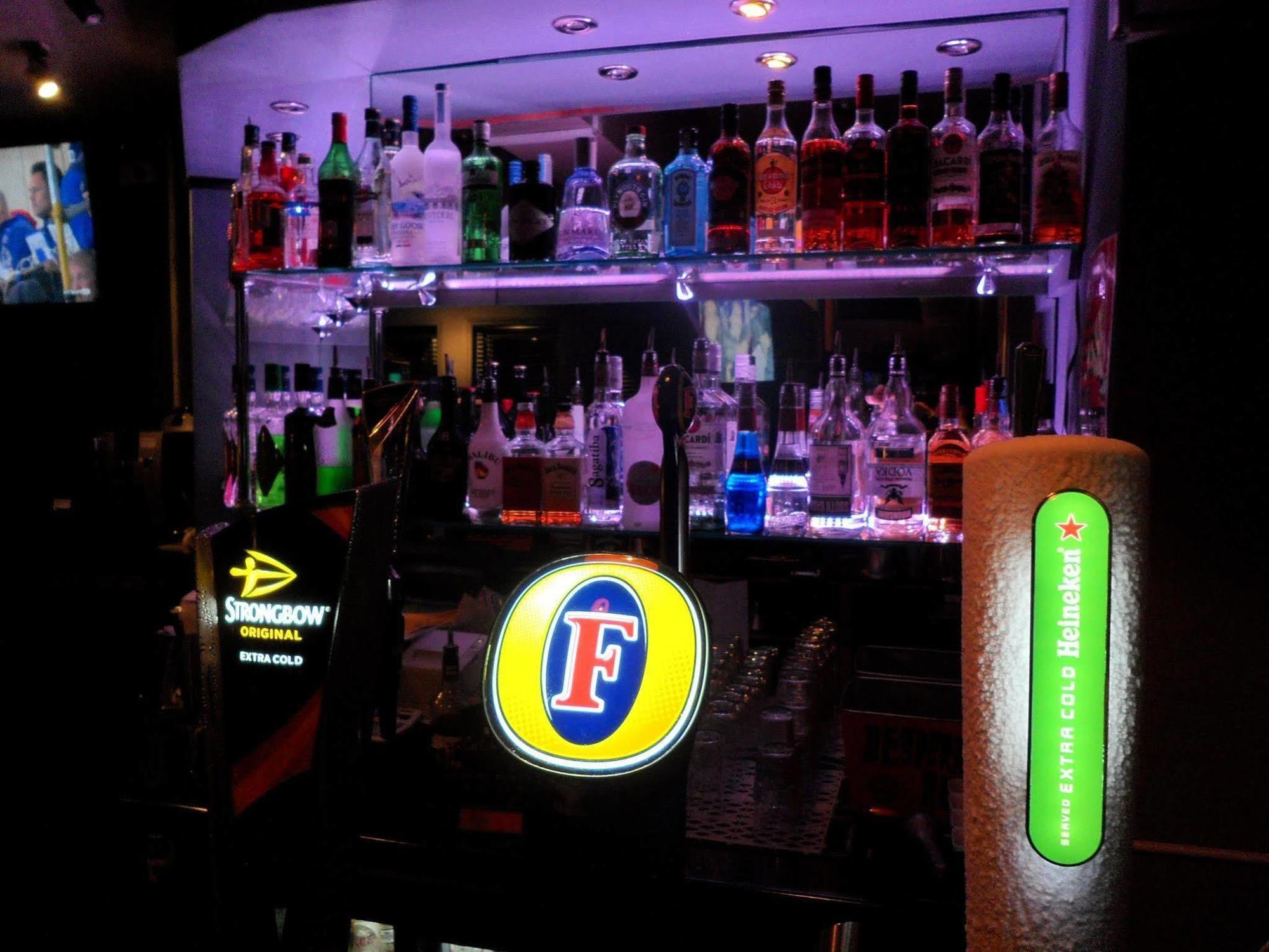 Eurobar & Hotel Oxford Extérieur photo