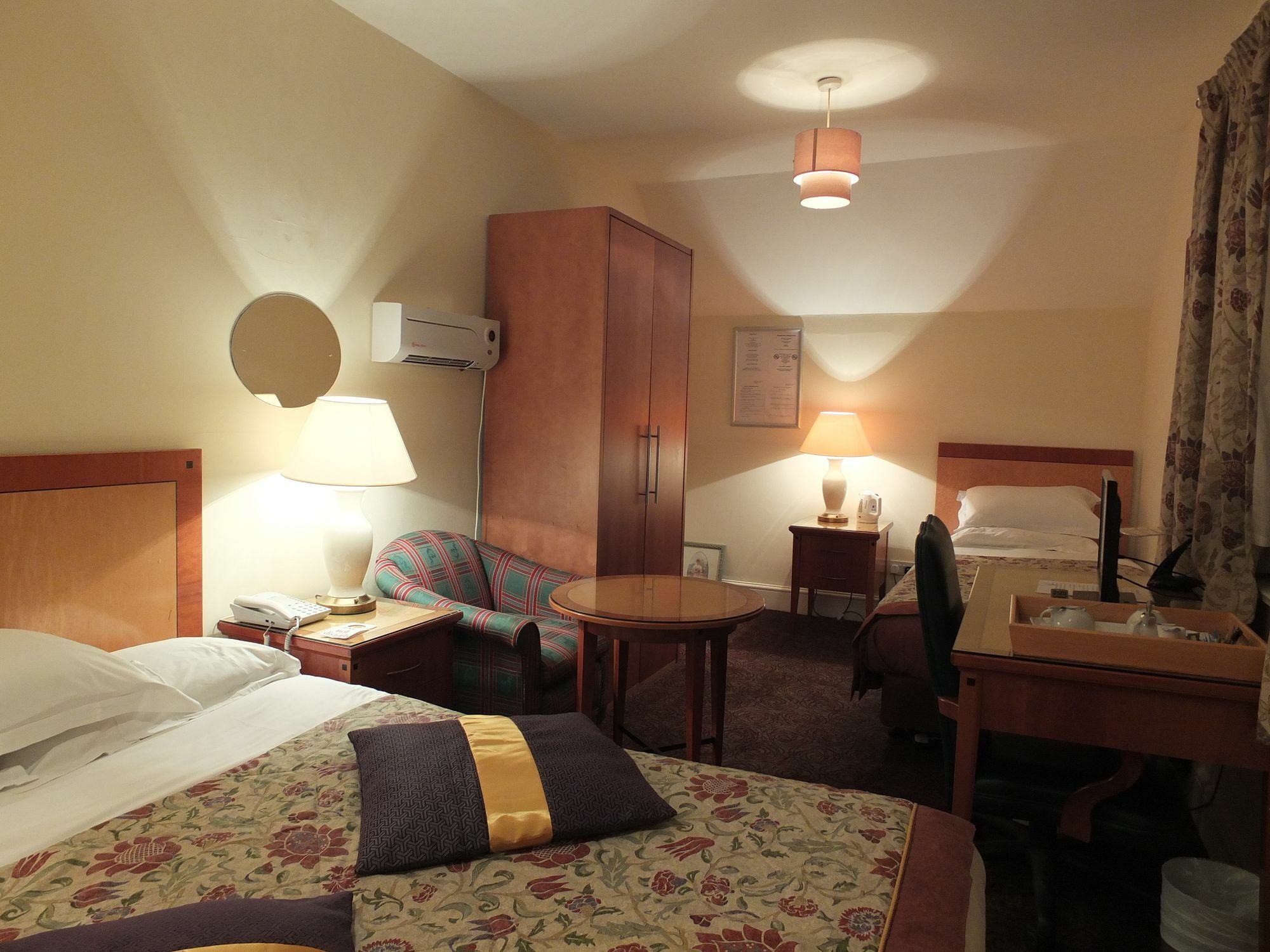 Eurobar & Hotel Oxford Extérieur photo